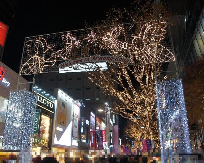 2016 명동 빛 축제 — 명동 입구 천사 아치와 빛 가로수