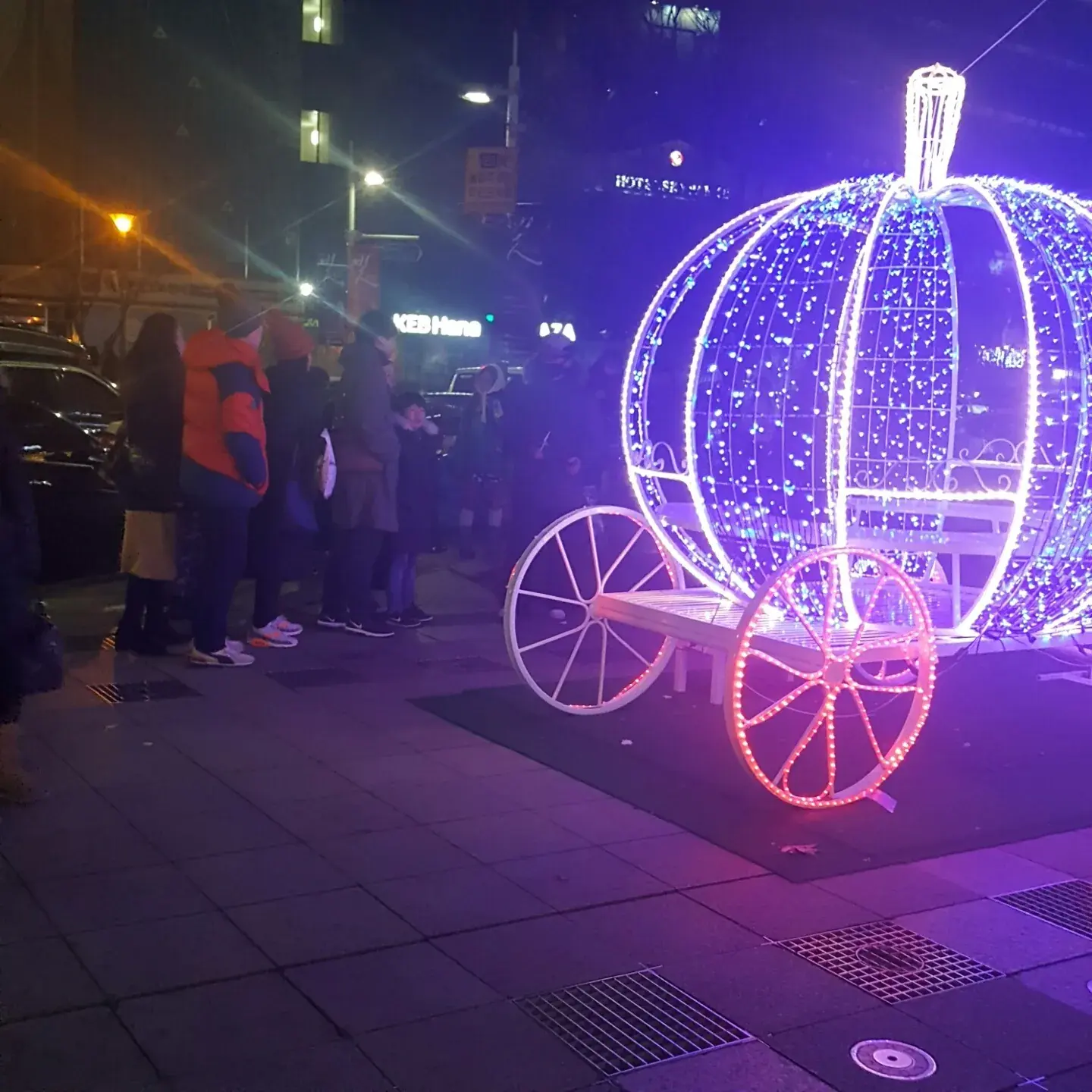 2016 명동 빛 축제 — 호박마차 조명 포토존