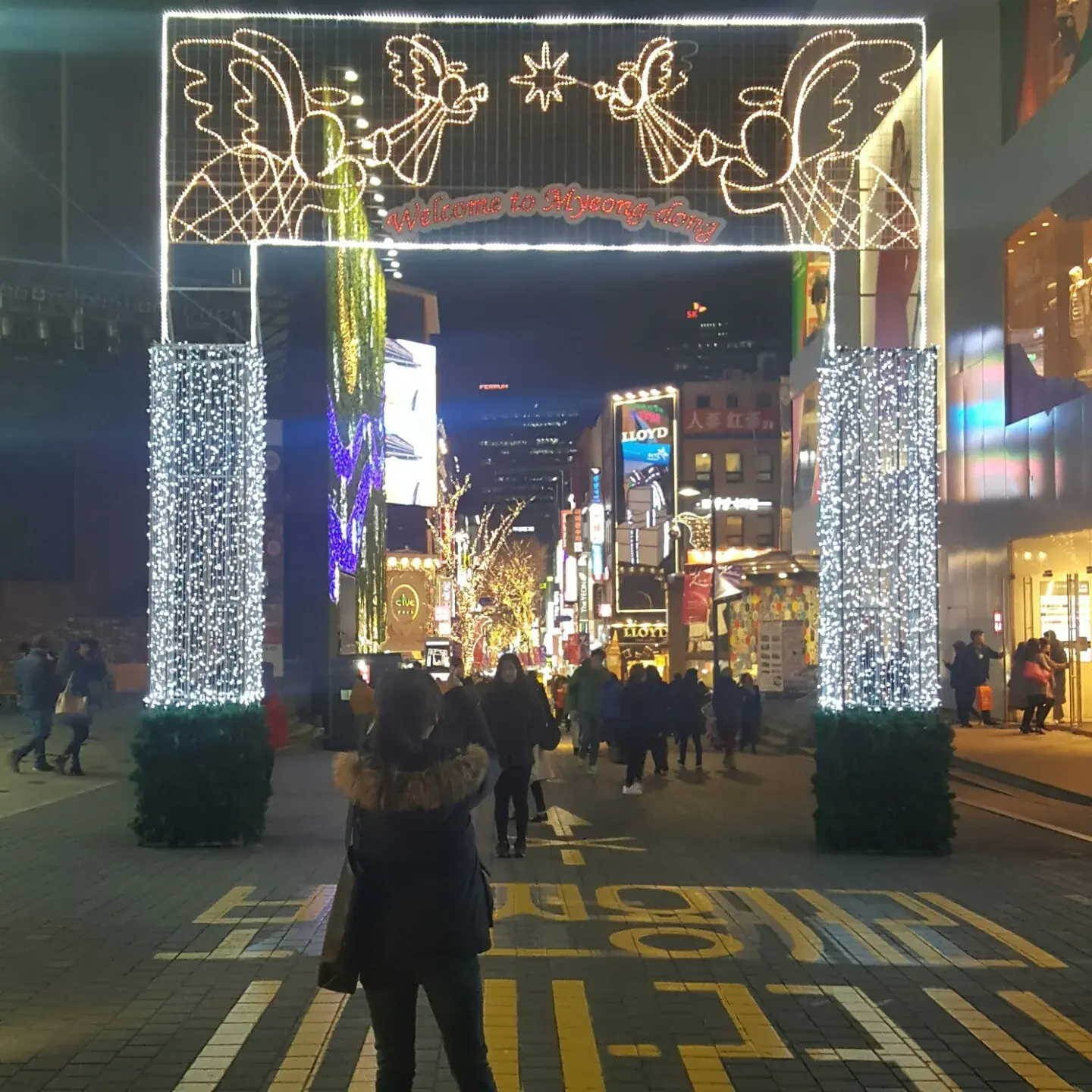 2016 명동 빛 축제 — 천사 아치와 LED 기둥 조명