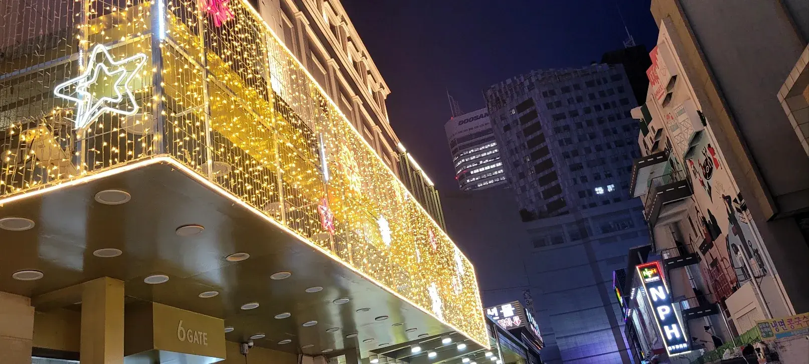 동대문 광희패션몰 — 모서리 별 장식 캐노피 조명