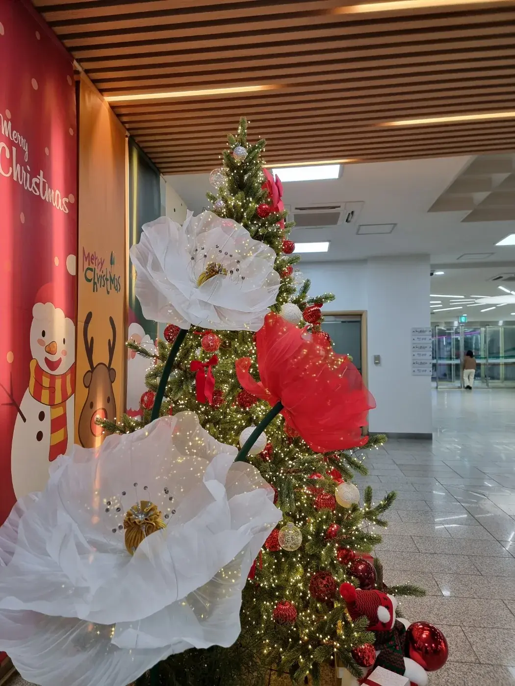 광양 실내트리 · 자이언트 플라워 — 화이트·레드 자이언트 플라워